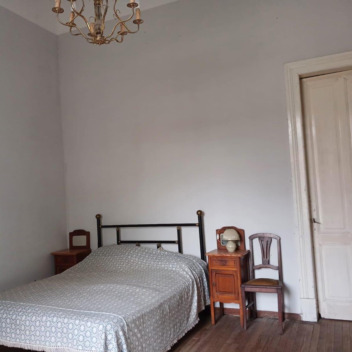 Casa en adrogué con lote de 17.33 x43.35 mtrs.-