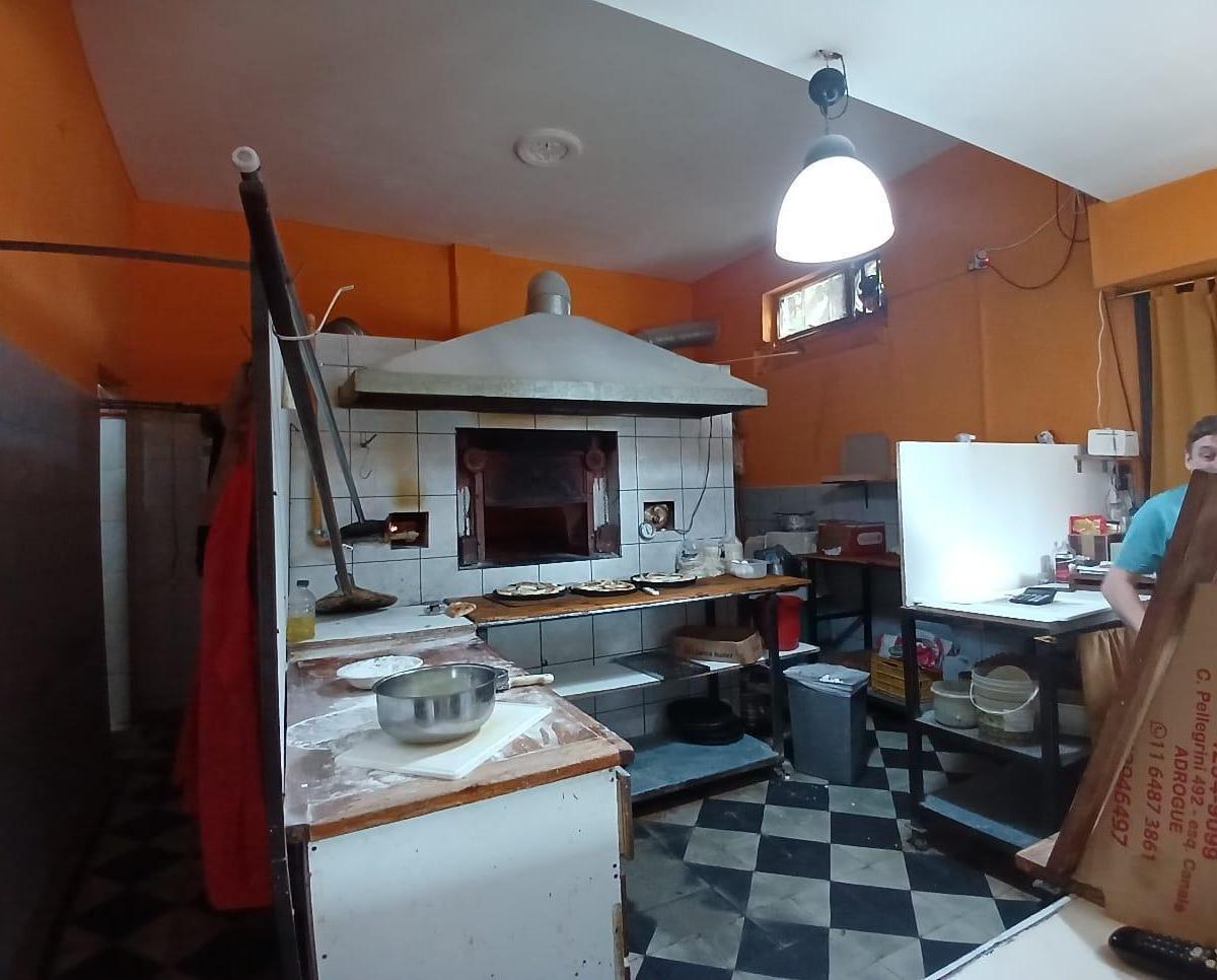 Departamento en Venta con Local Comercial 2