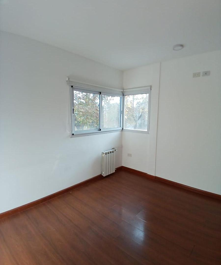 Foto de Dúplex en alquiler con cochera y patio en Adrogué, imagen 4