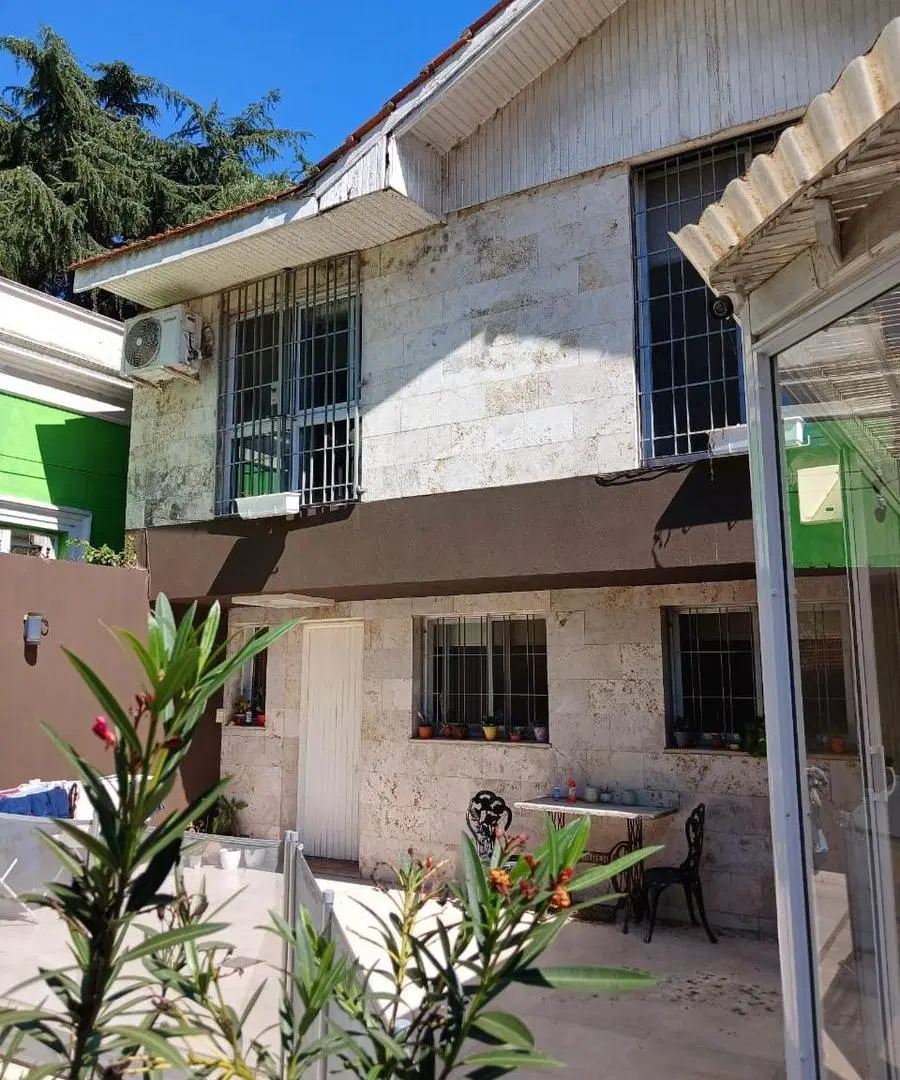 Casa en VENTA Y ALQUILER EN ADROGUE 2
