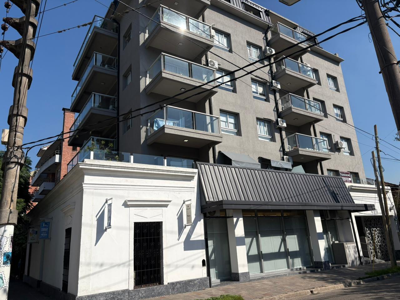 Departamento en el centro de Adrogue con cochera