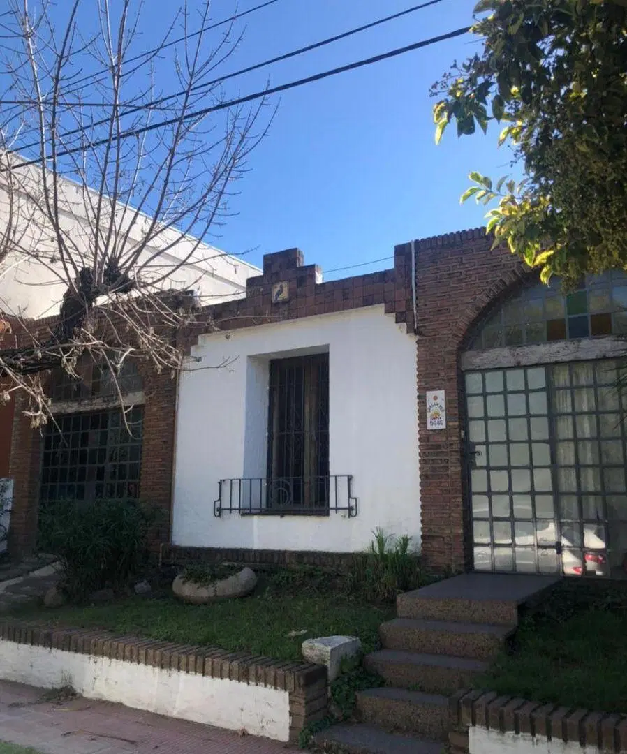 Casa en alquiler | 2 dormitorios | Patio y cochera | Quebrada de las Rosas 3