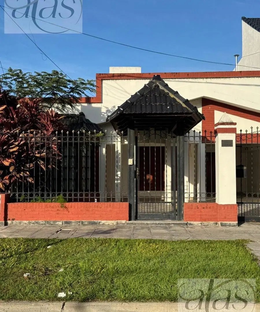 Amplia Casa en venta - Estanislado Zeballos 700 5