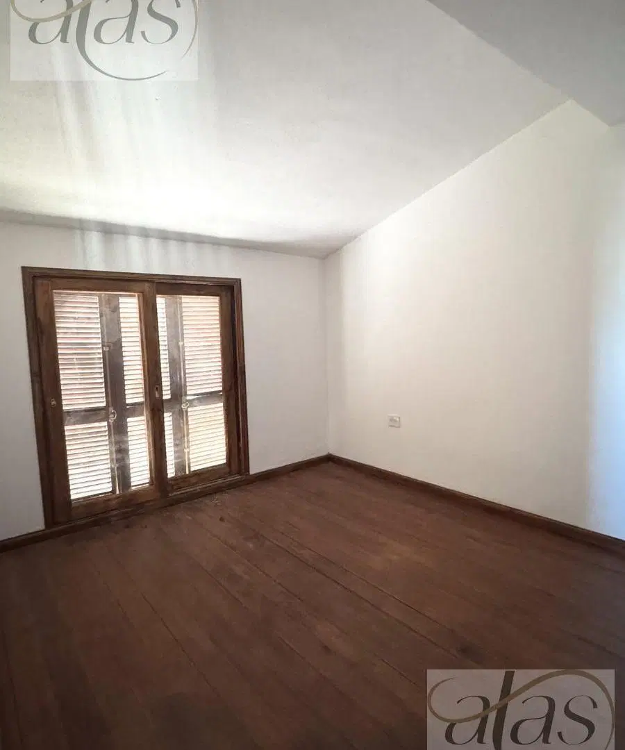 Amplia Casa en venta - Estanislado Zeballos 700 8