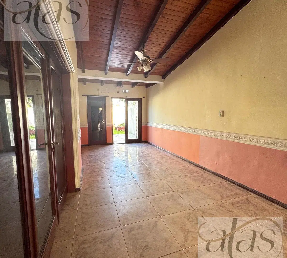 Amplia Casa en venta - Estanislado Zeballos 700 3