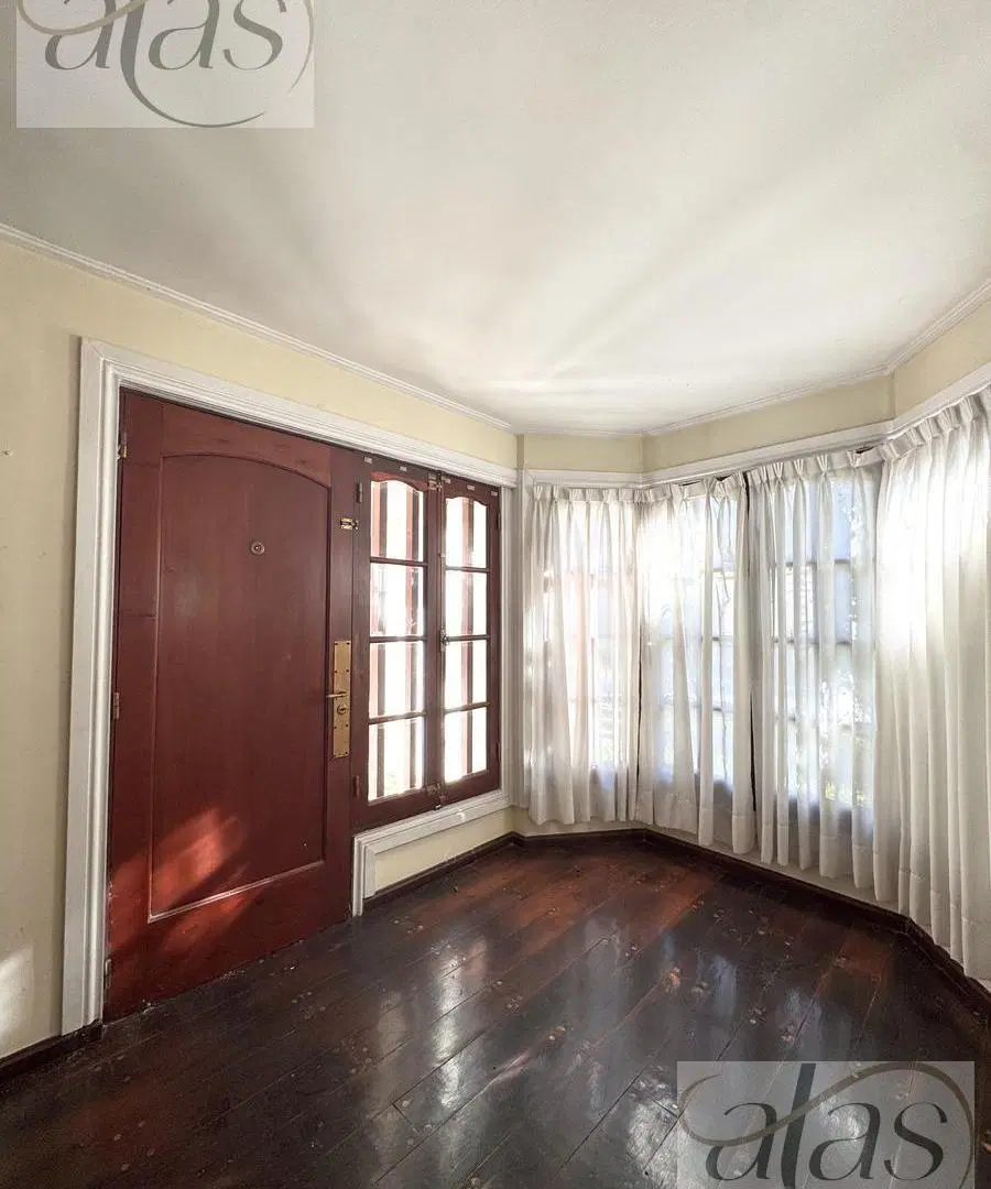 Amplia Casa en venta - Estanislado Zeballos 700 2