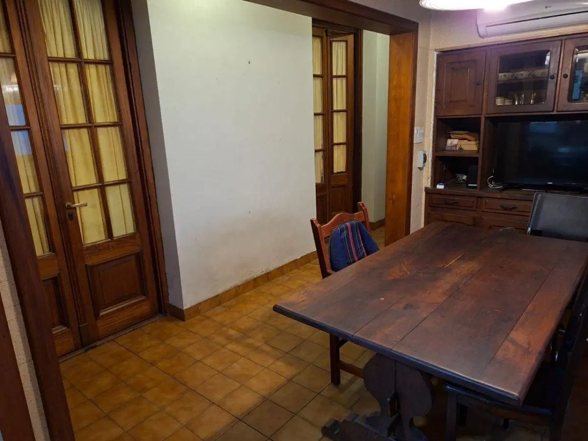 CASA DE TRES AMBIENTES CON COCHERA, PATIO Y TERRAZA
¡¡OPORTUNIDAD!! 5