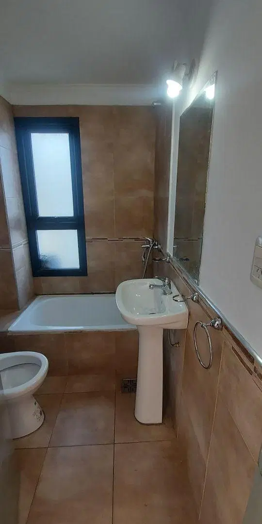 Arguello Norte, B° cerrado alquilo dpto 1 dorm, balcón, pileta y sum 2