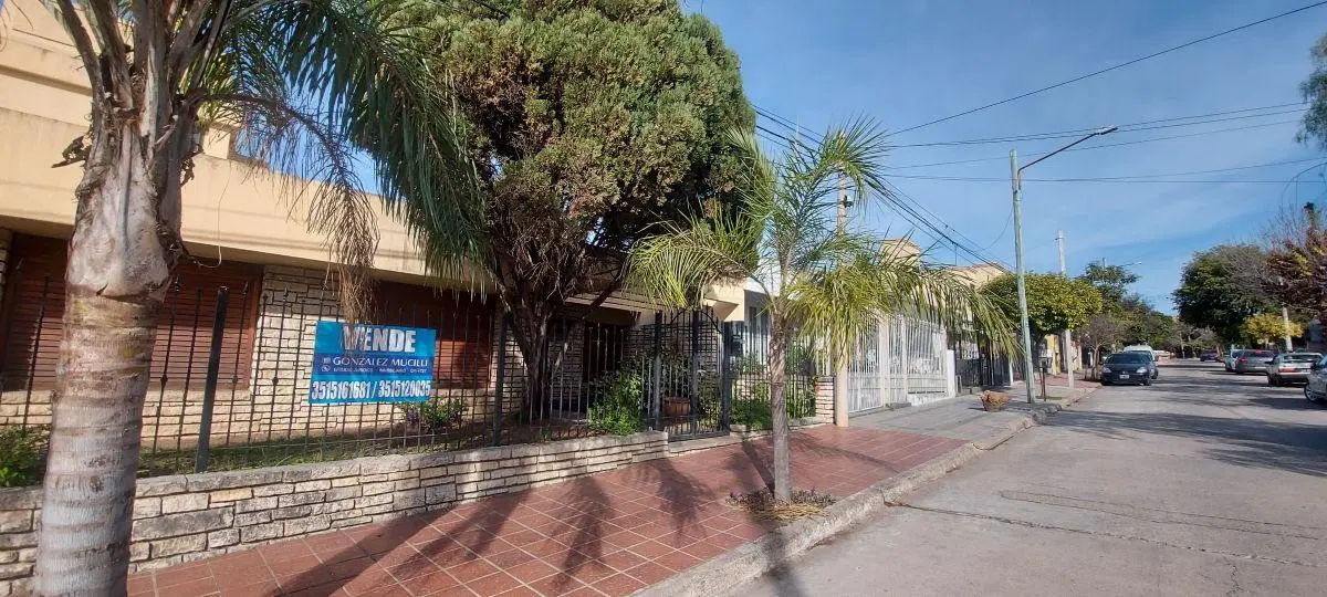 Maipú II, vendo casa dos plantas, 3 dormitorios, cochera y patio 3
