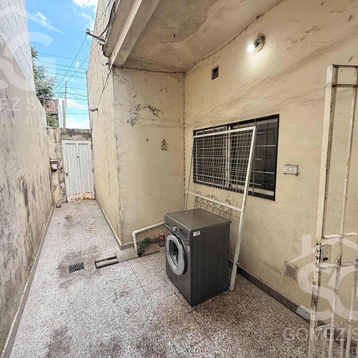 Foto de Casa en venta 7 ambientes en Castelar sur, imagen 4