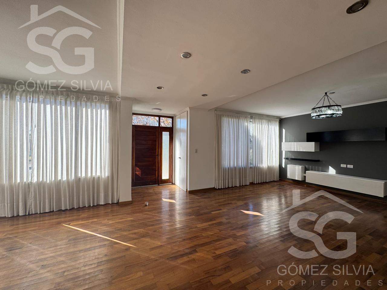 Foto de Casa en alquiler 5 ambientes barrio cerrado Altos del Sol, Parque Leloir, imagen 2