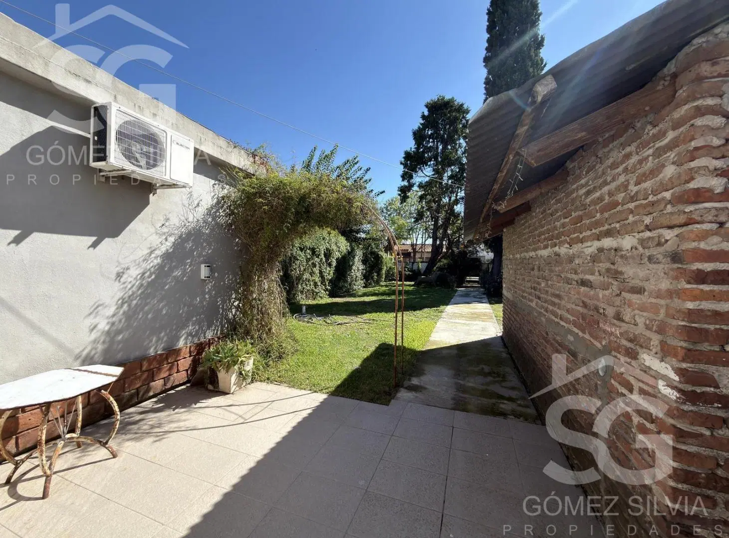 Casa en venta 3 ambientes, gran parque, buena ubicacion 4