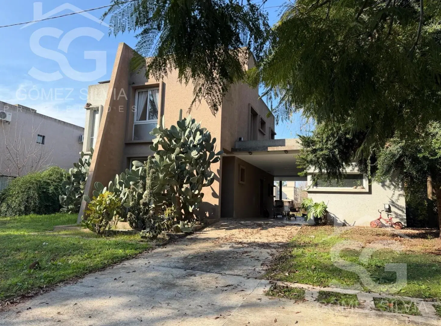 Casa en venta 4 ambientes barrio cerrado Altos del sol 2