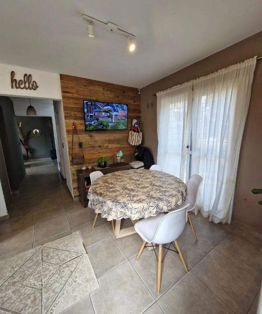 CASA FAMILIAR Y MODERNA EN VENTA RIO CEBALLOS 3