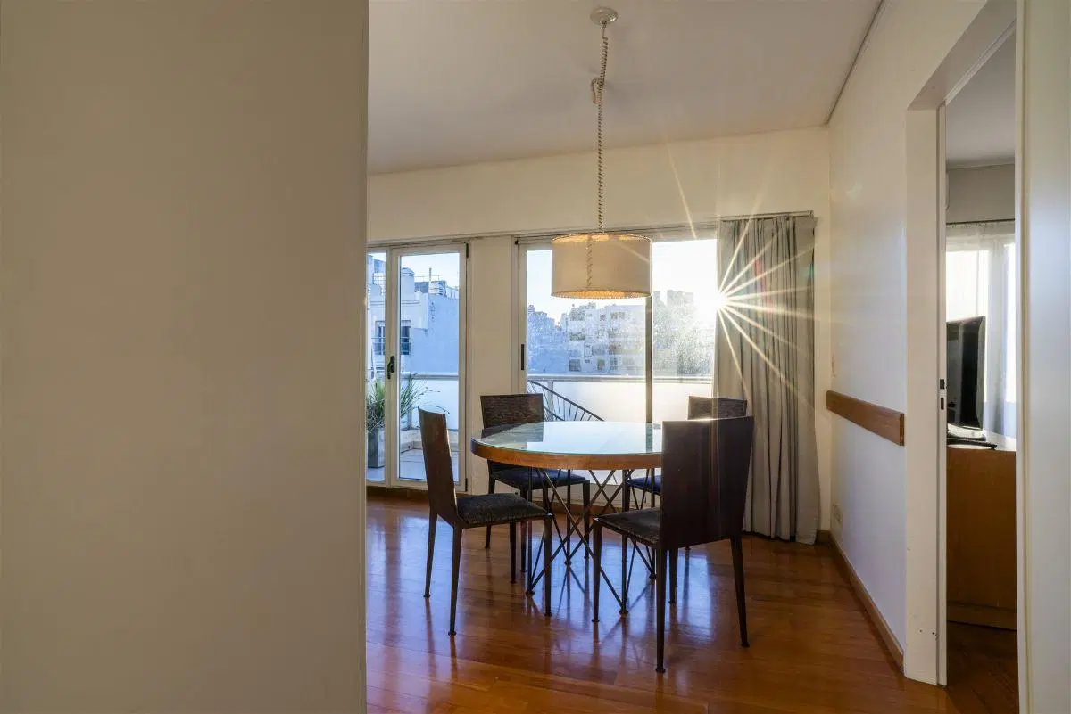 Recoleta — 3 ambientes amoblado en piso alto con balcón y suite 8