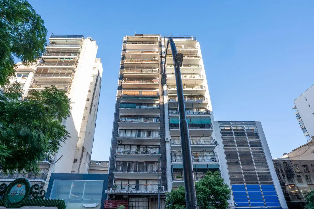 Piso completo 4 amb al Norte en Santa Fe y Rodríguez Peña · 149 m², balcón corrido, a reciclar 2