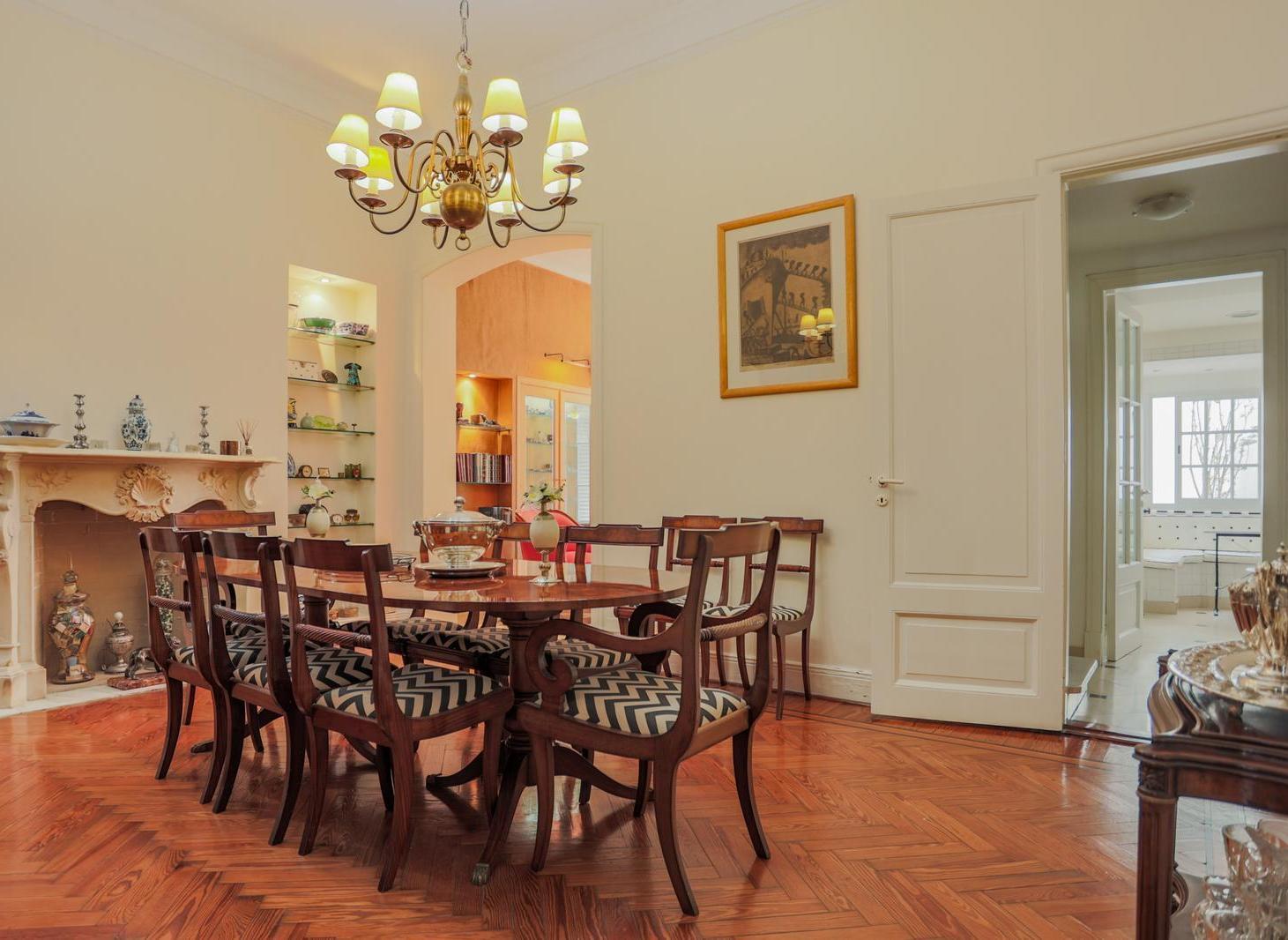 Foto de Divina Casa de estilo Francés en Venta. Barrio Parque., imagen 5