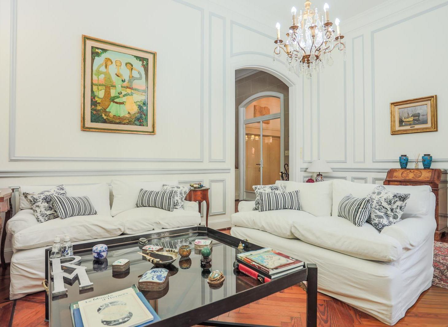 Foto de Divina Casa de estilo Francés en Venta. Barrio Parque., imagen 3