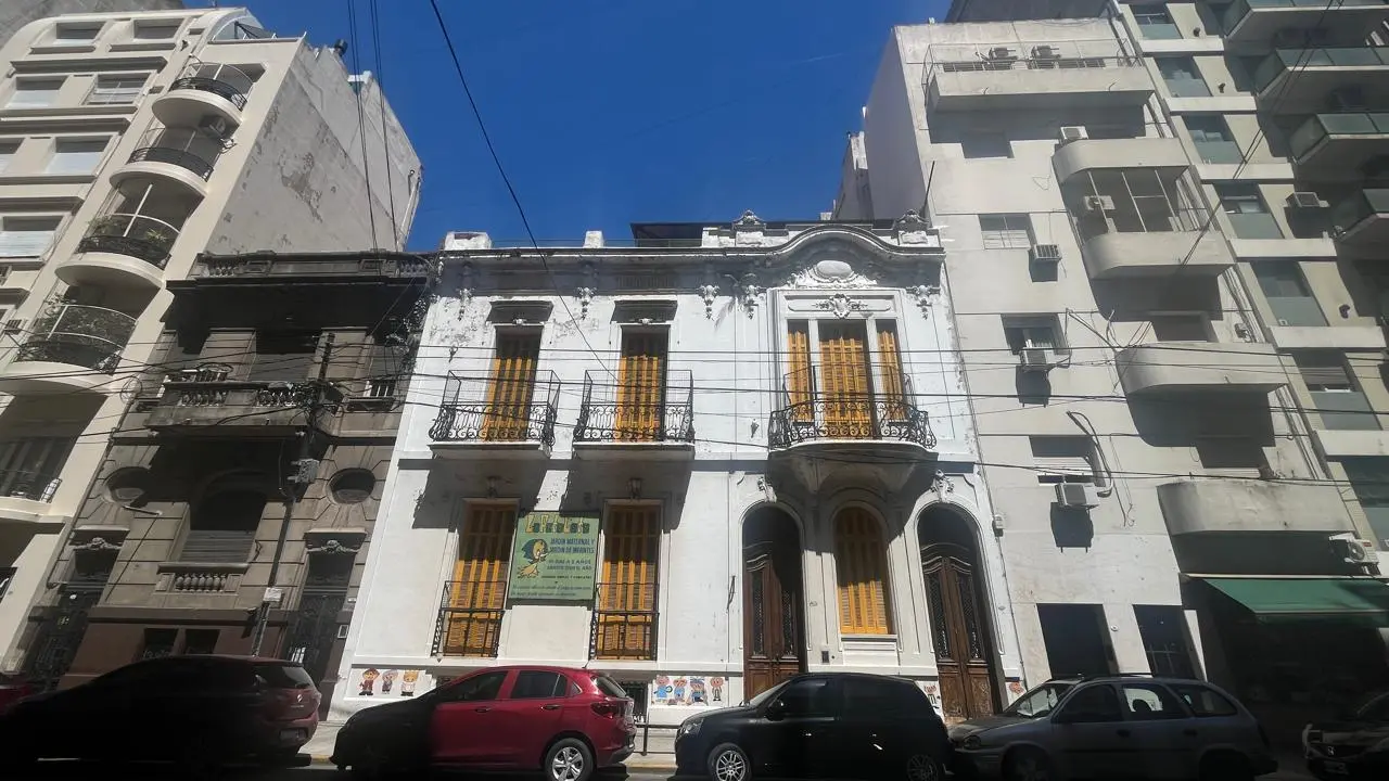 Edificio en block en venta. Espacio aéreo propio 2