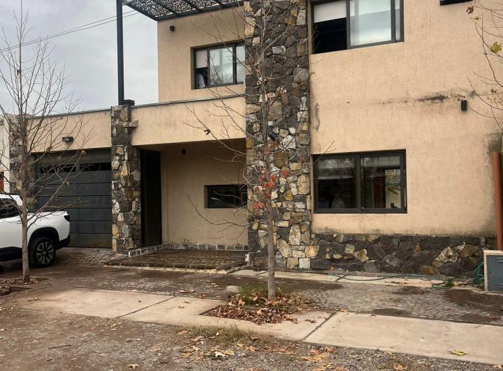 CASA EN LUJAN DE CUYO