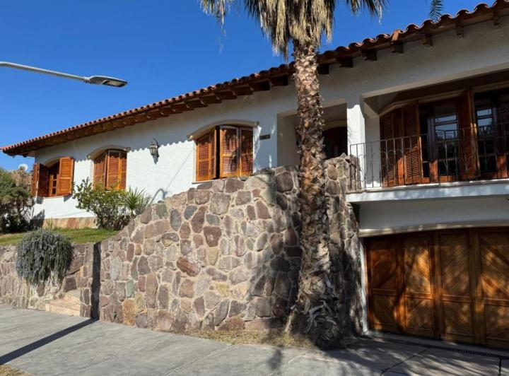 Casa Estilo Español en Barrio Dalvian 2