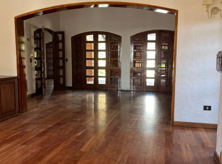 Casa Estilo Español en Barrio Dalvian 4