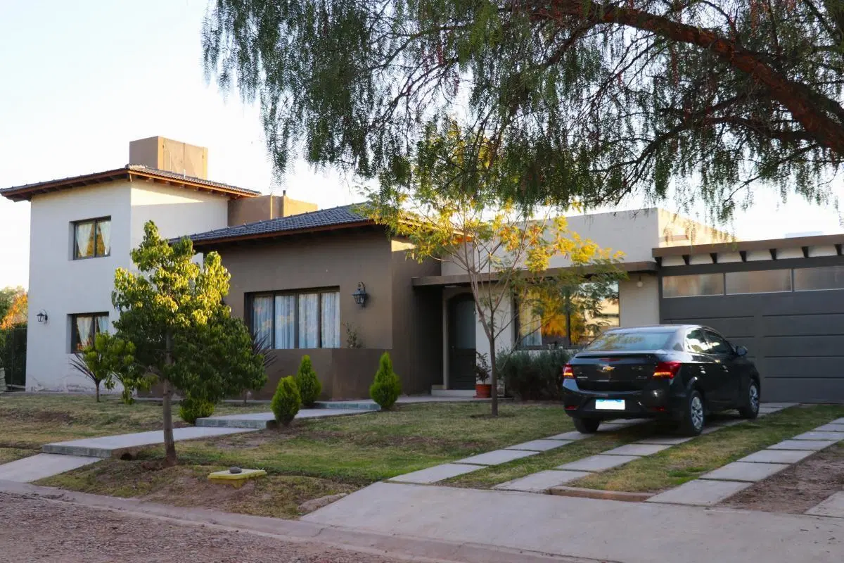 CASA DE CATEGORIA EN BARRIO PRIVADO 5