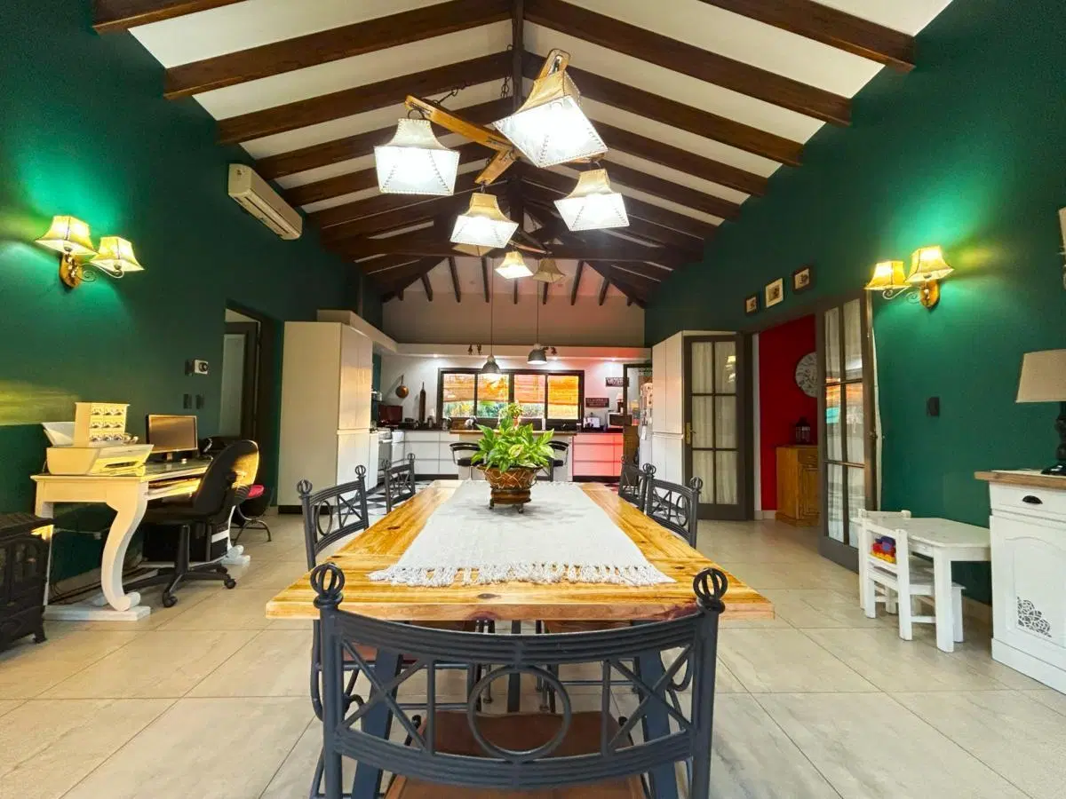CASA DE CATEGORIA EN BARRIO PRIVADO 4