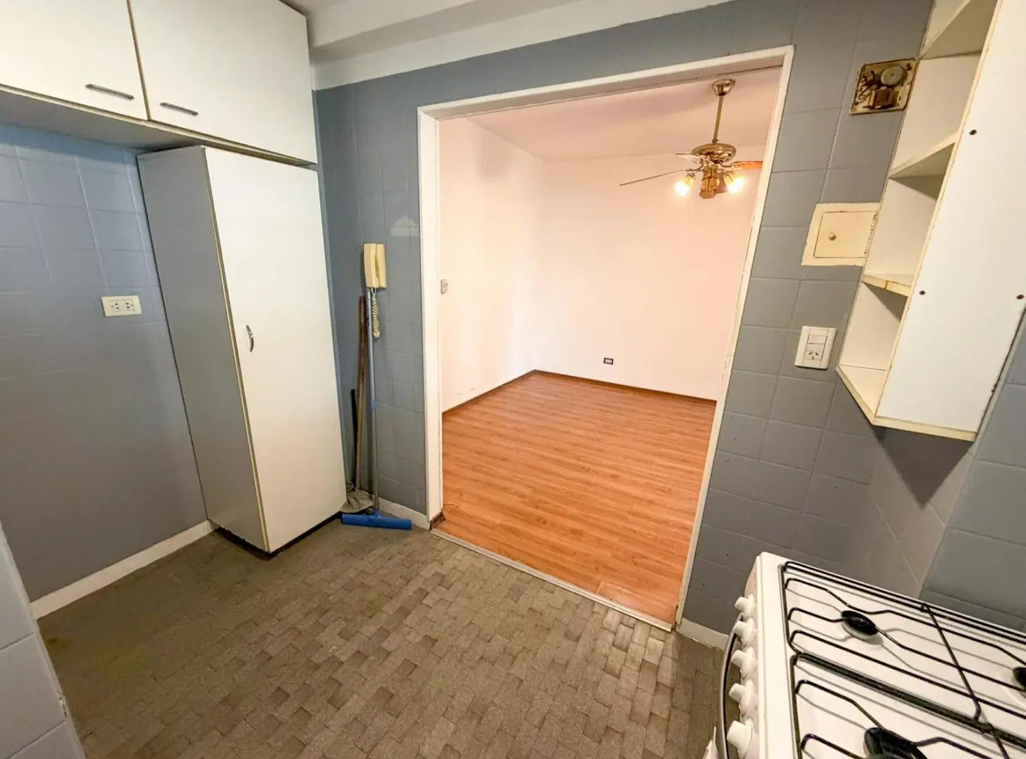 Departamento en alquiler de 3 ambientes en Monte Castro 4