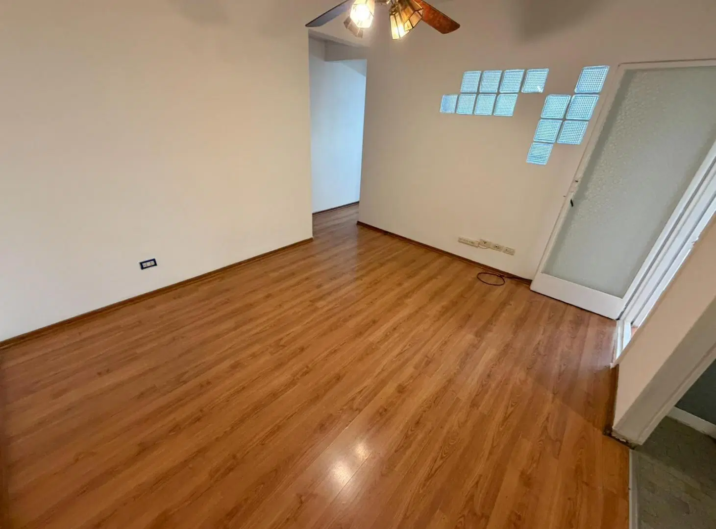 Departamento en alquiler de 3 ambientes en Monte Castro 3