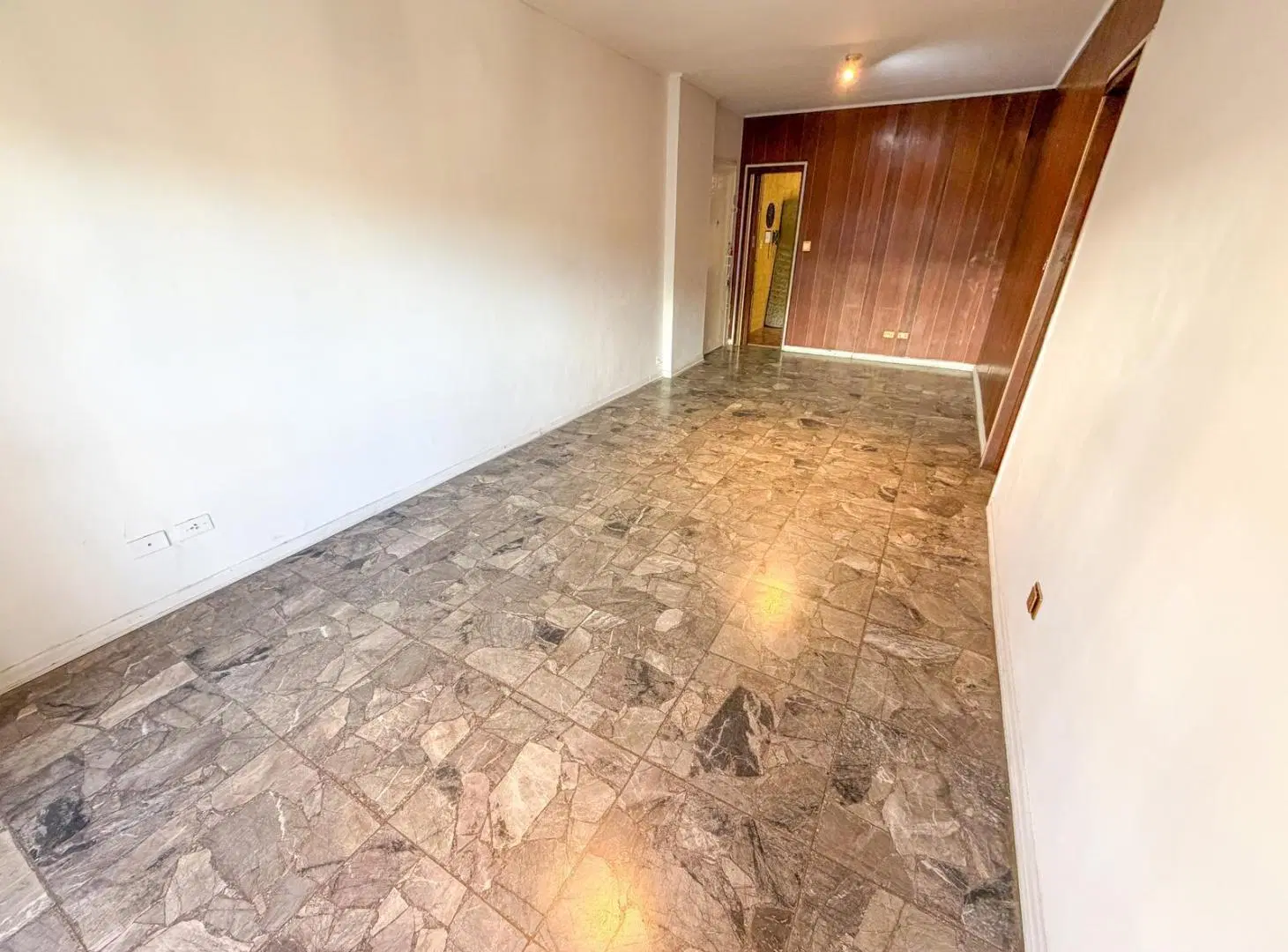 Departamento en alquiler de 4 ambientes más dependencia en Flores 2