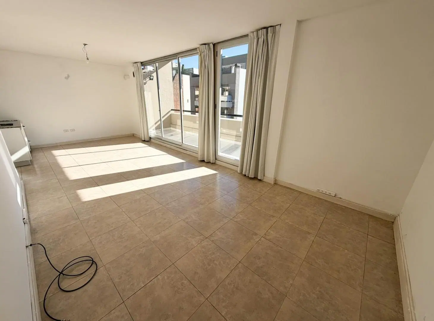 Monoambiente en alquiler con balcón terraza en Caballito 8