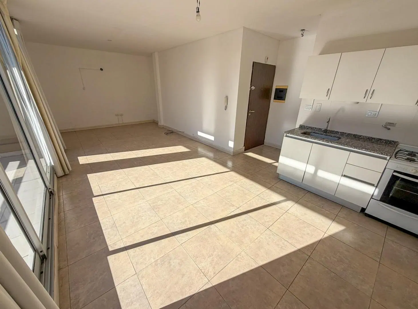 Monoambiente en alquiler con balcón terraza en Caballito 5