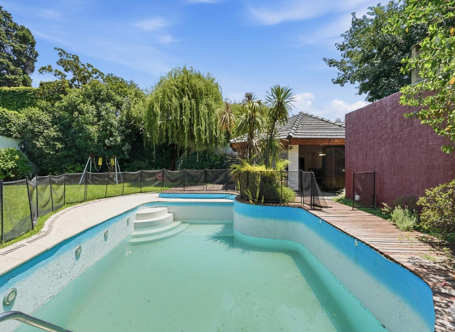 Foto de Casa de 6 ambientes sobre lote de 600m2 con quincho y pileta en Villa, imagen 5