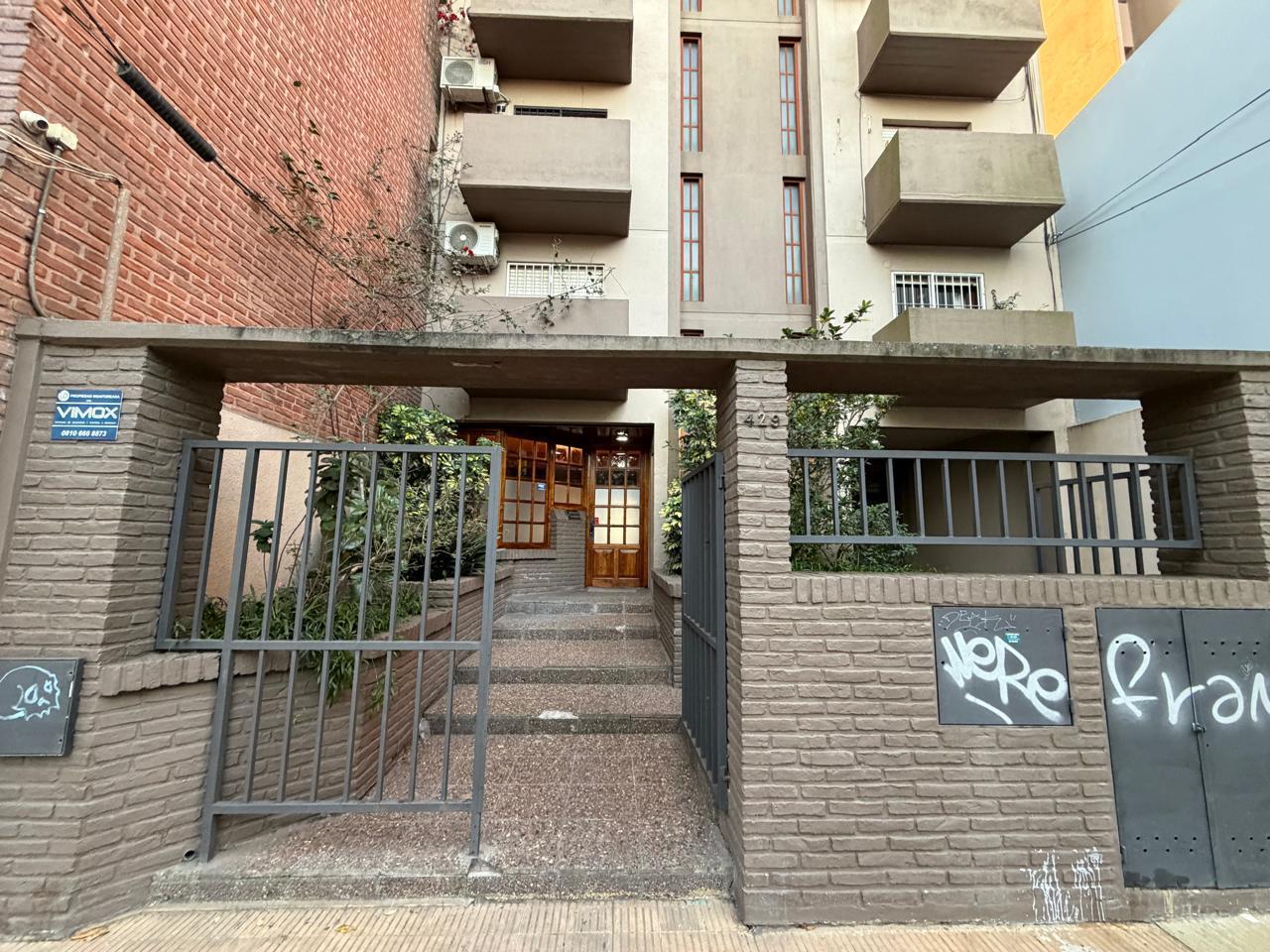 Departamento 2 dormitorios + cochera en La Plata
