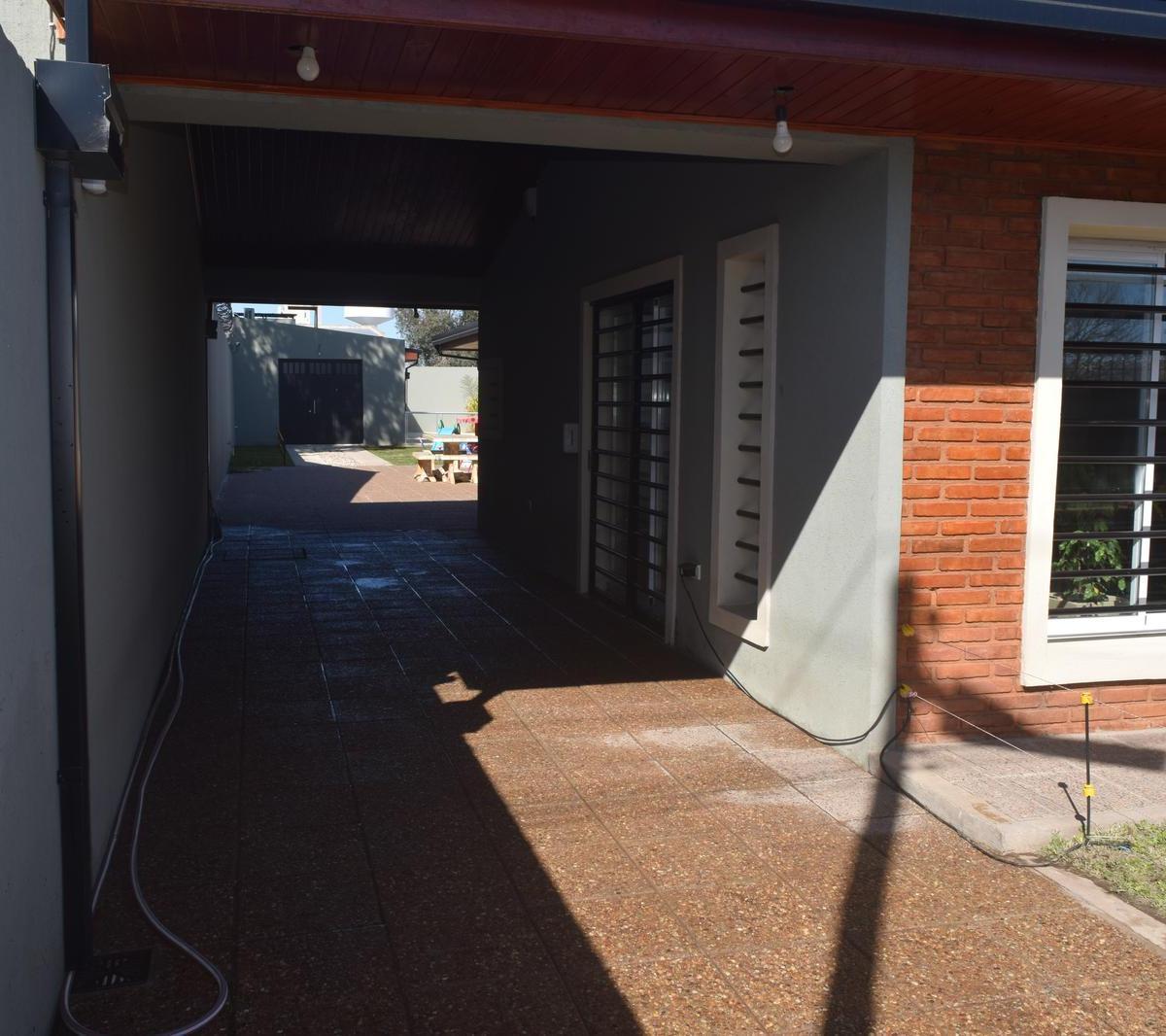 Venta de Casa Lisandro Olmos, 3 dormitorios y pileta