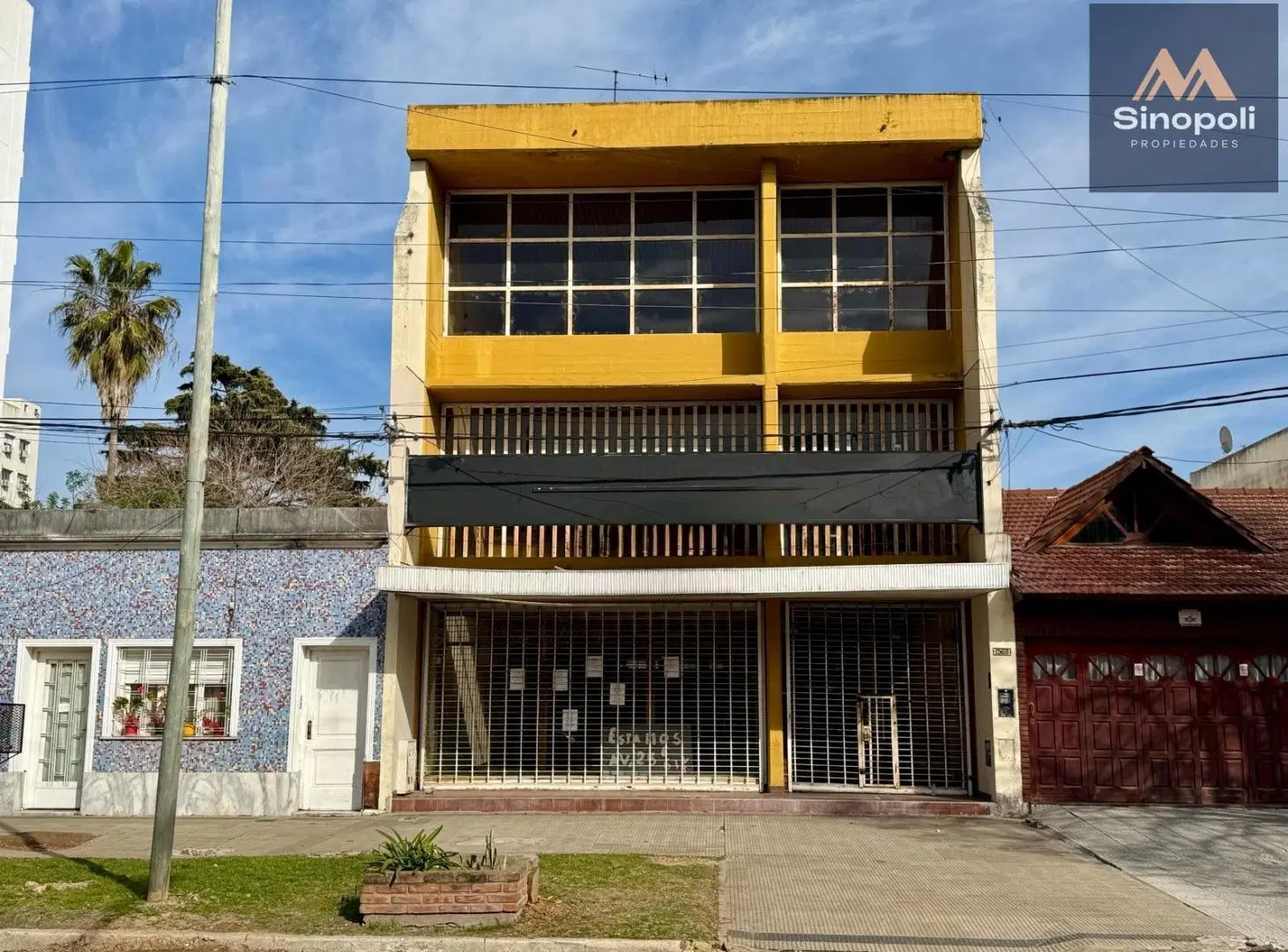 VENTA DE LOCAL COMERCIAL, SOBRE AVENIDA 25, 3 NIVELES 2