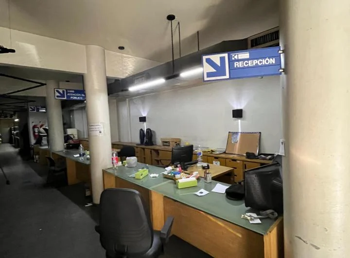 Alquiler de Local y Oficinas en Edificio Comercial Excelente Ubicacion  5