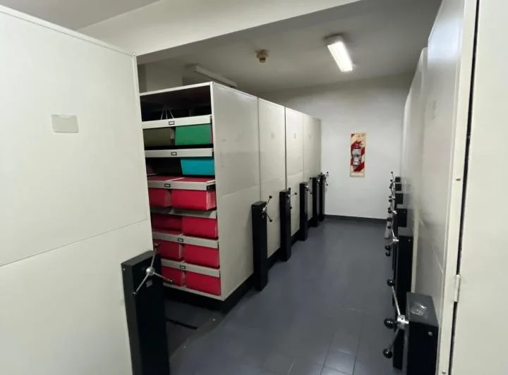 Alquiler de Local y Oficinas en Edificio Comercial Excelente Ubicacion  4