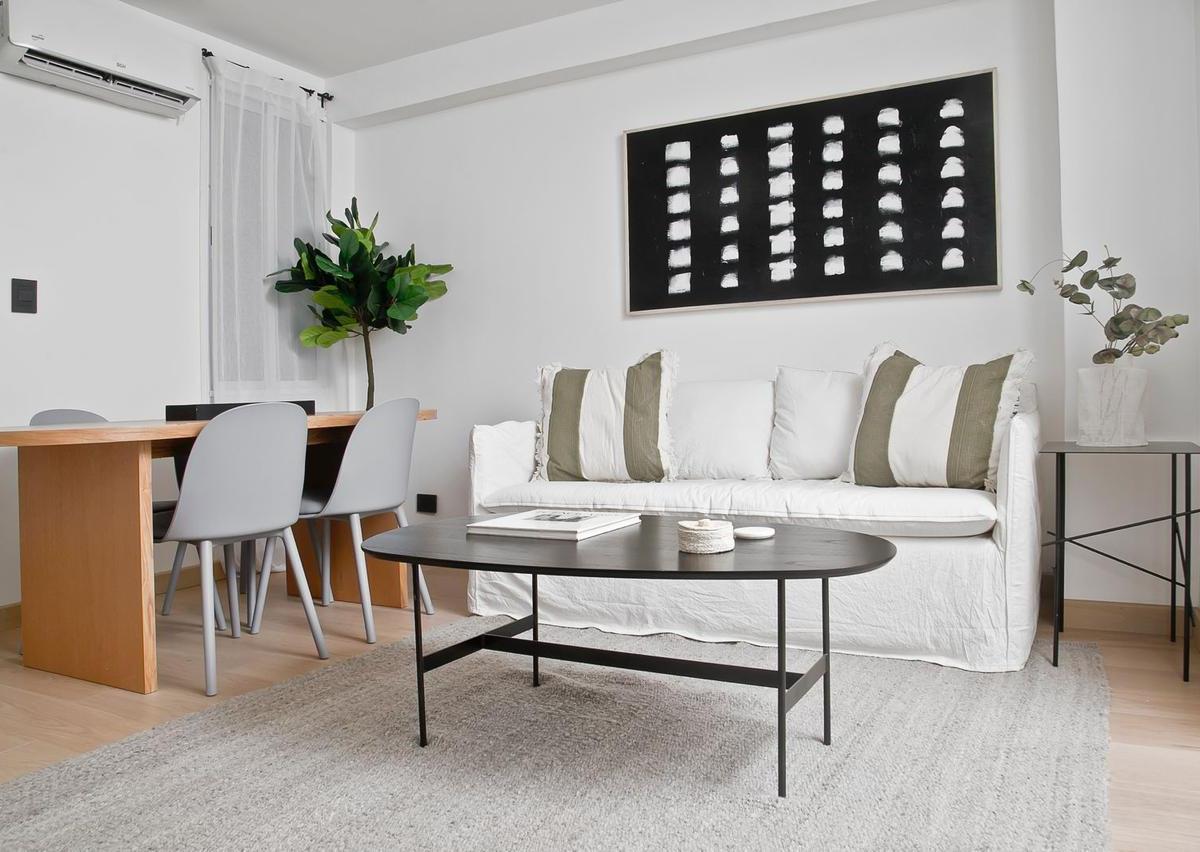 Moderno Departamento de 2 Dormitorios con Balcón y Equipamiento Completo
