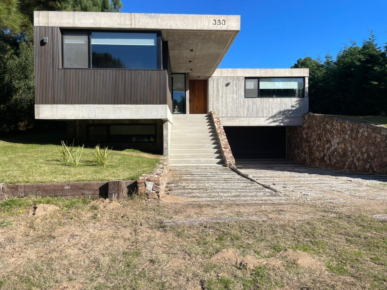 Exclusiva Casa de 5 Dormitorios con Fondo al Golf en Costa Esmeralda
