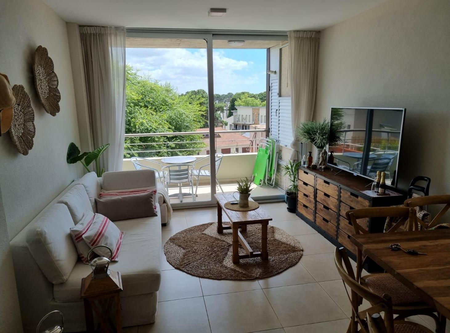 Foto de Departamento 3 ambientes y medio en alquiler – Centro de Pinamar, imagen 2