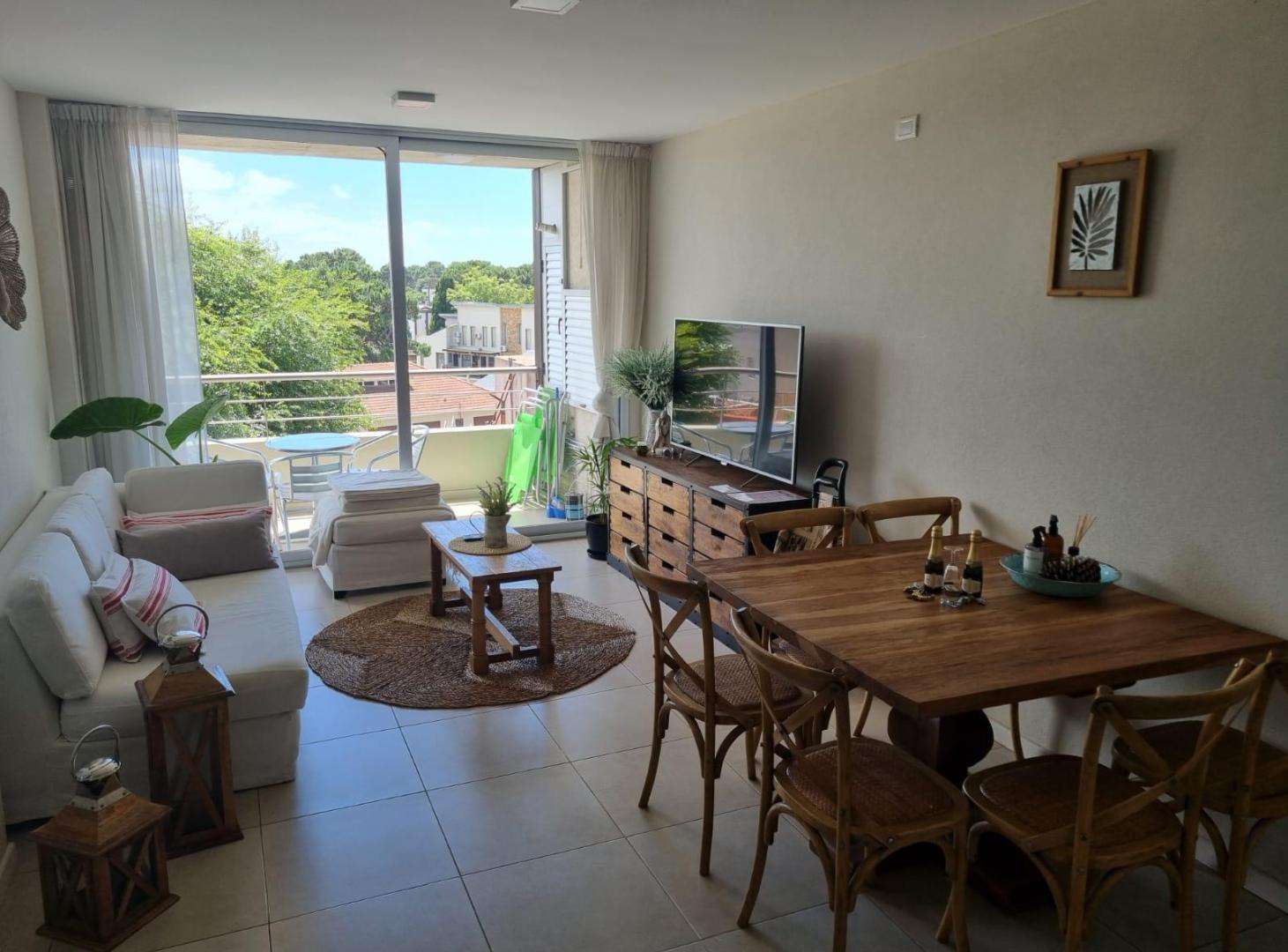Foto de Departamento 3 ambientes y medio en alquiler – Centro de Pinamar, imagen 1