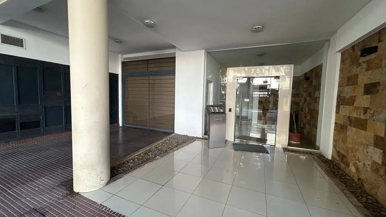 Monoambiente con balcón en venta en Flores 8