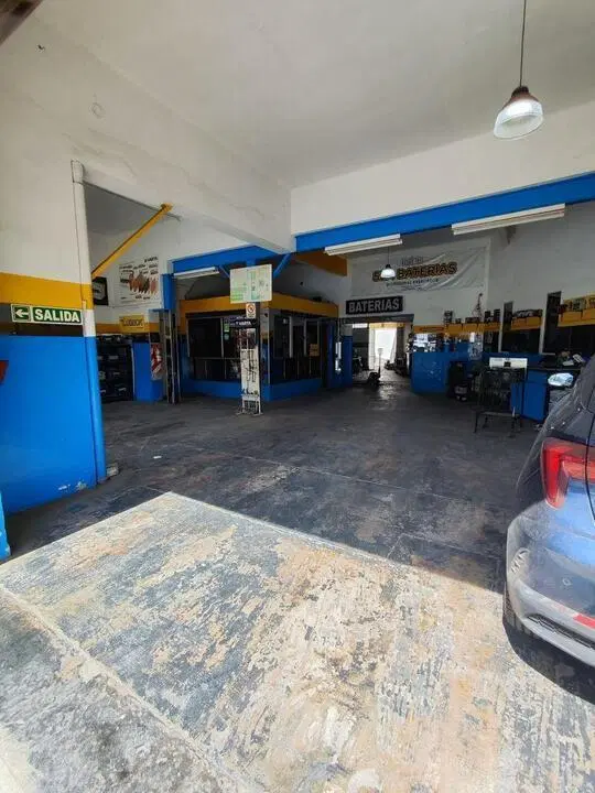Comercio en Avenida Doctor Ricardo Balbín 3300 4