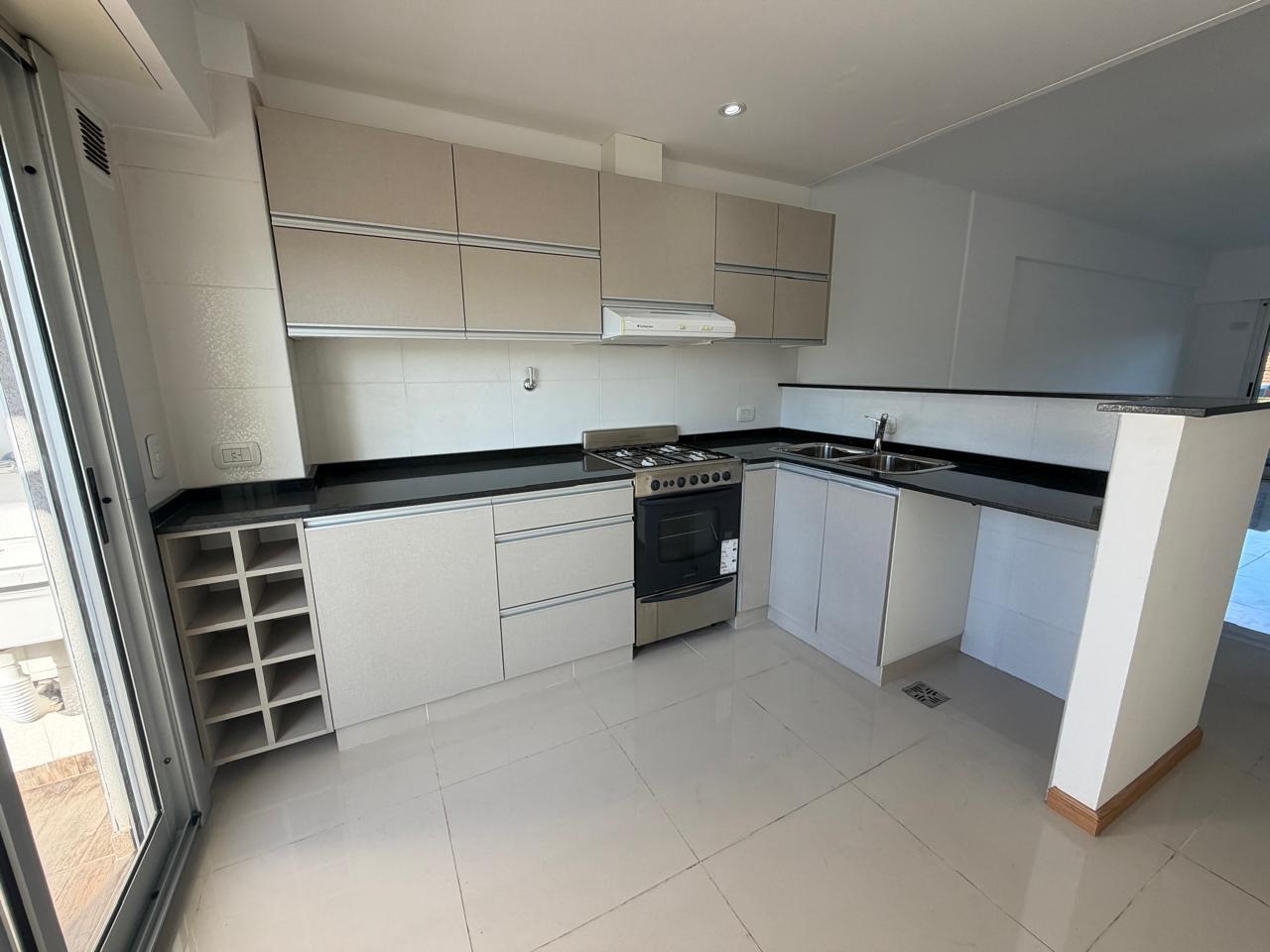 Foto de VENTA DEPARTAMENTO PISO COMPLETO DE 4 AMBIENTES EN VILLA DEVOTO CON, imagen 1