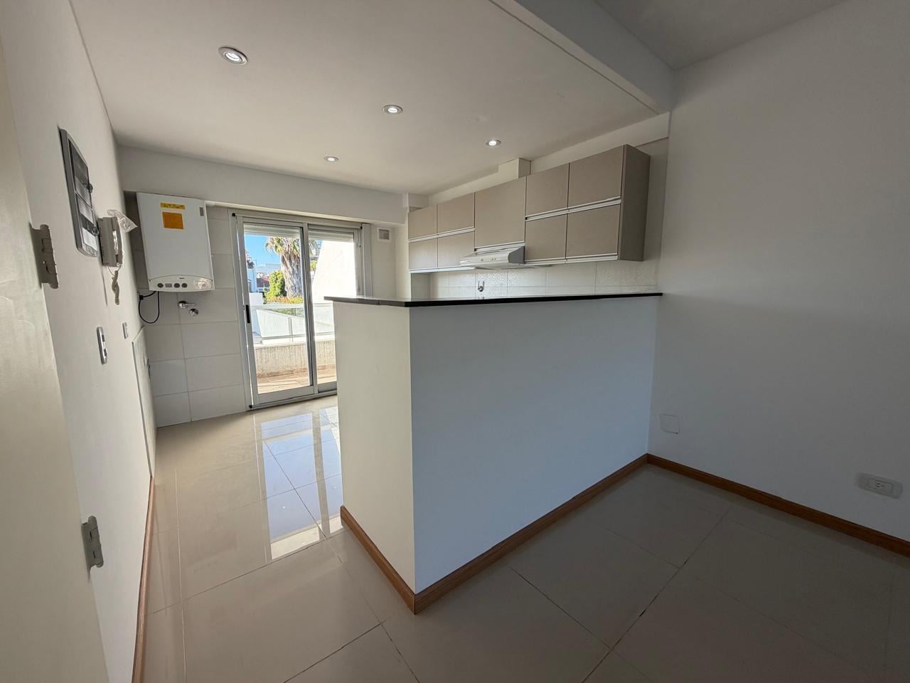 Foto de VENTA DEPARTAMENTO PISO COMPLETO DE 4 AMBIENTES EN VILLA DEVOTO CON, imagen 2