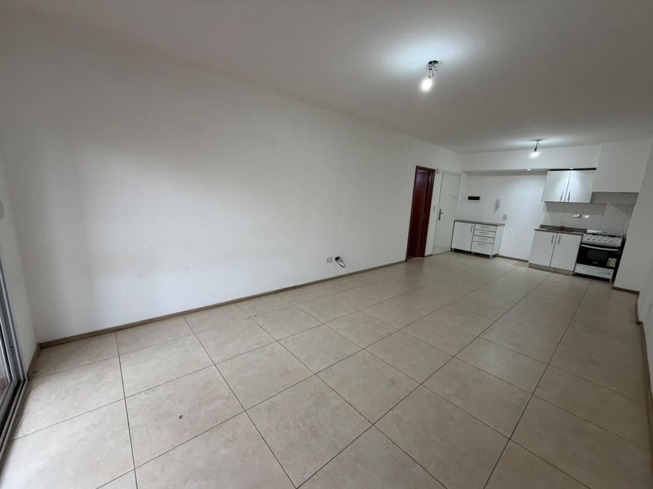 Foto de Departamento de 1 ambiente luminoso con balcón en San Martín, imagen 2