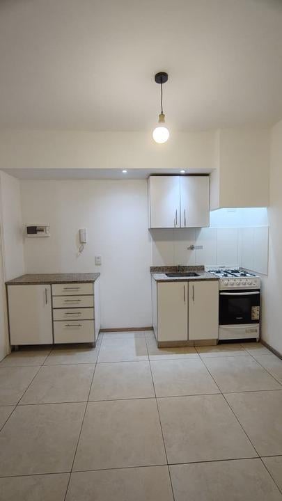 Foto de Departamento de 1 ambiente luminoso con balcón en San Martín, imagen 4