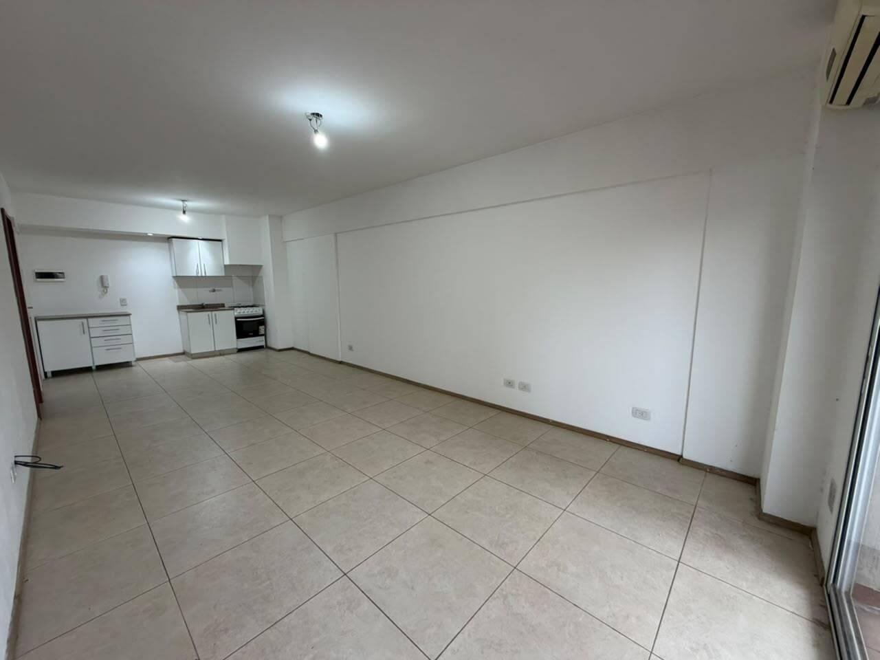 Foto de Departamento de 1 ambiente luminoso con balcón en San Martín, imagen 3